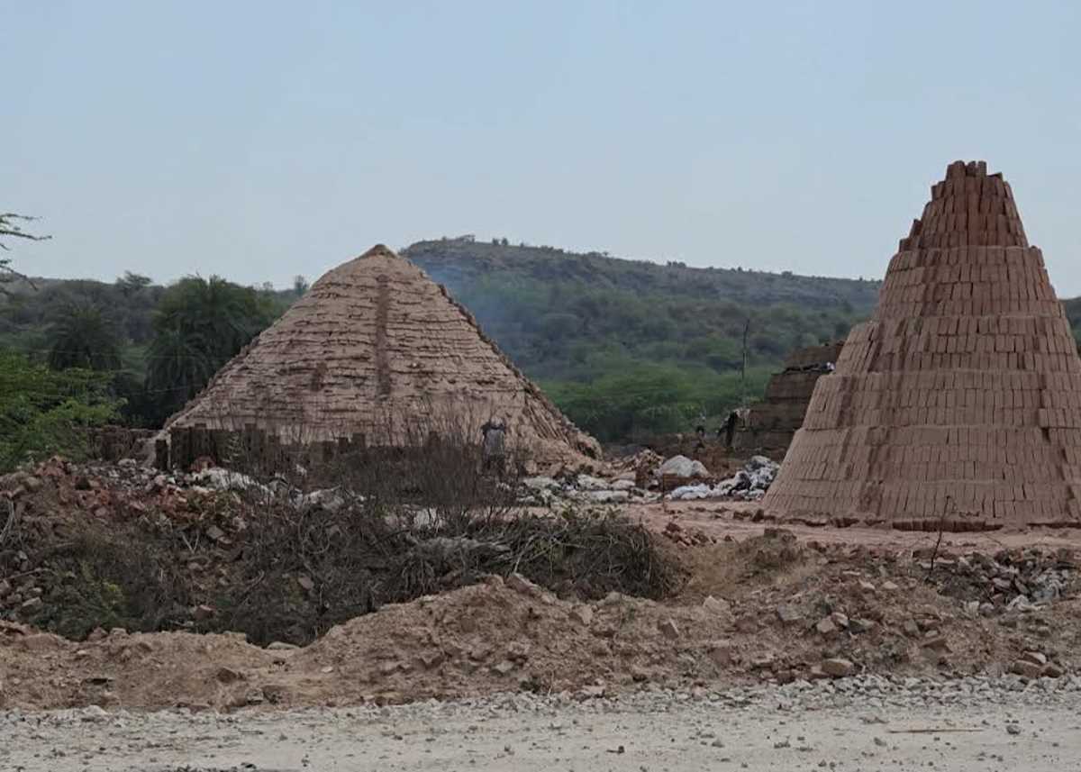 अवैध ईंट भटटों का मामला बना जिम्मेदार विभागों के बीच फुटबॉल, कब होगी कार्रवाई?